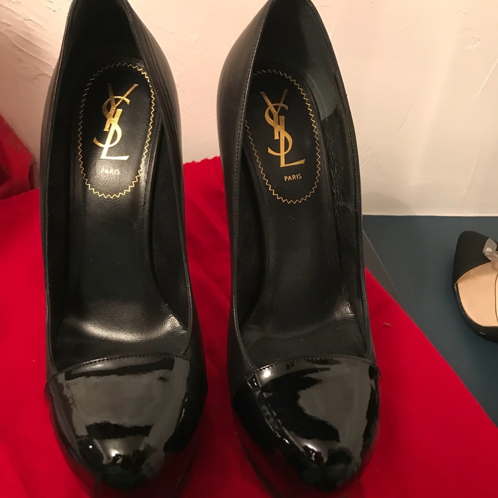 2 SHOES FOR THE PRICE OF 1 MESSAGE ME